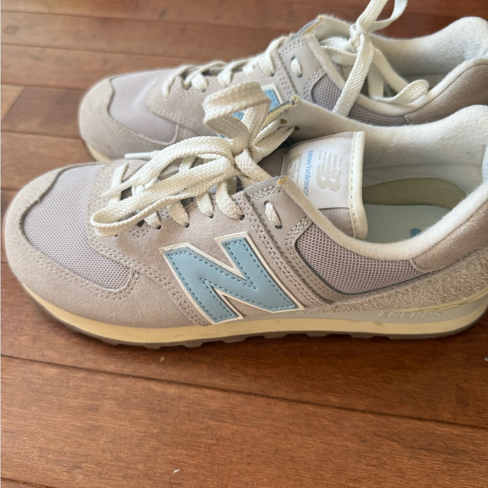 New Balance Women’s 574'White and Blue Sneakers Size 8